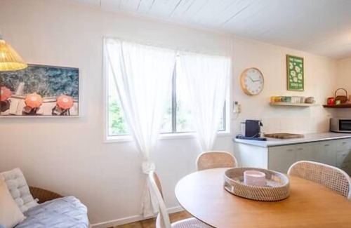 Point Lookout Cottage | Cosy Straddie cottage + sleeps 6 + pet friendly