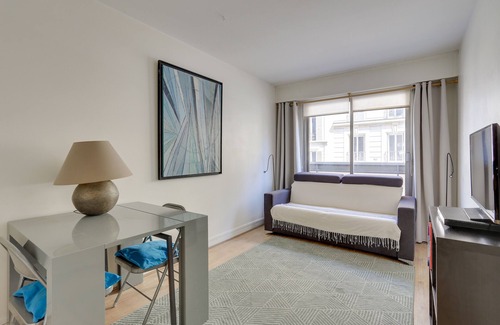 Batignolles Apartment | Cosy Studio in Paris 17th ID 326