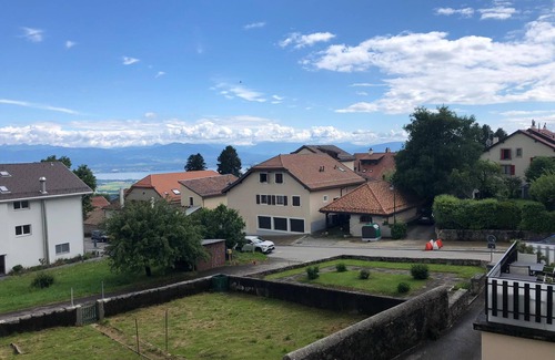 Arzier Apartment | Cosy studio with views of Lake Geneva and Mont Blanc