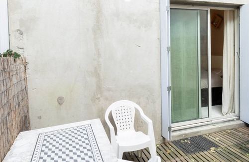 Les Arceaux Apartment | Cosy studio with small courtyard