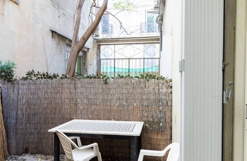 Les Arceaux Apartment | Cosy studio with small courtyard
