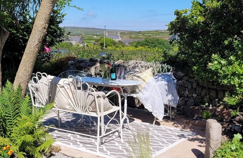 Pendeen House | Cosy three bedroomed Cornish cottage close to the sea🏵Walk swim fish surf.
