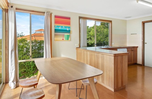 Eagle Bay House | COSY TIMBER HOLIDAY HOME SET IN A BEAUTIFUL NATURAL BUSH SETTING