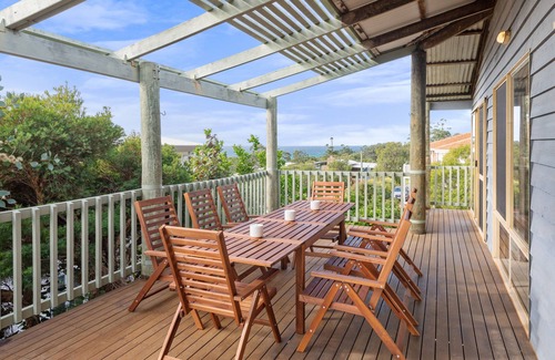 Eagle Bay House | COSY TIMBER HOLIDAY HOME SET IN A BEAUTIFUL NATURAL BUSH SETTING