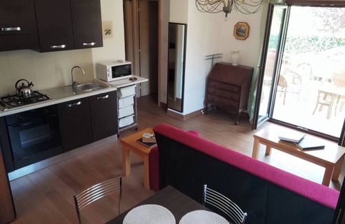 Villa Latina Apartment | Cosy & Tranquil Apartment- sleeps 4-WIFI