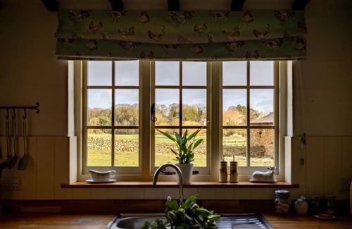 Scarborough Cottage | Cosy Yew Tree Cottage with Scenic Field Views