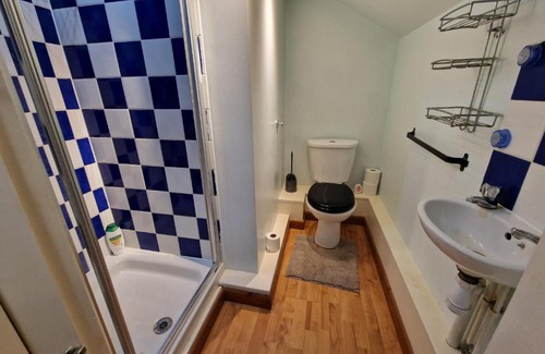 Evesham House | CosyHomeStay Evesham Spacious home W/Free Parking & WiFi