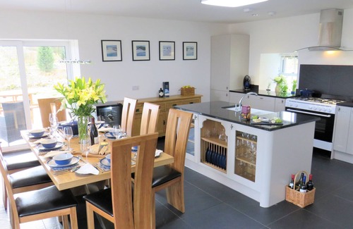 Castle Douglas Cottage | Cot Cottage - a house that sleeps 10 guests in 5 bedrooms