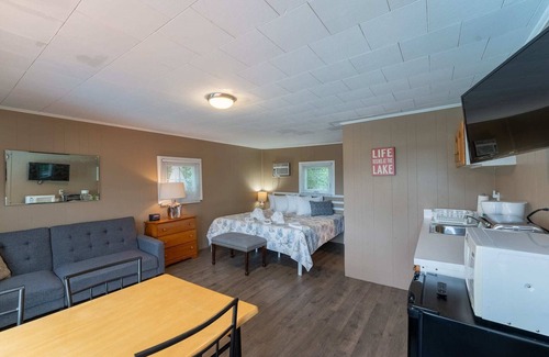 Weirs Beach Cabin | Cottage 11 Summary: T