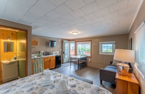 Weirs Beach Cabin | Cottage 11 Summary: T