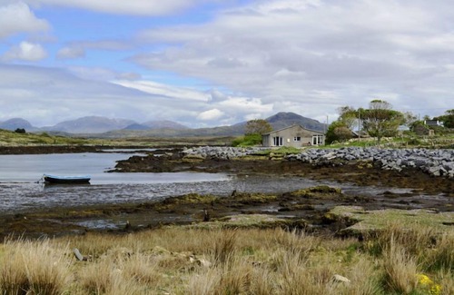 Inishnee Cottage | Cottage 216 - Roundstone - sleeps 8 guests in 3 bedrooms
