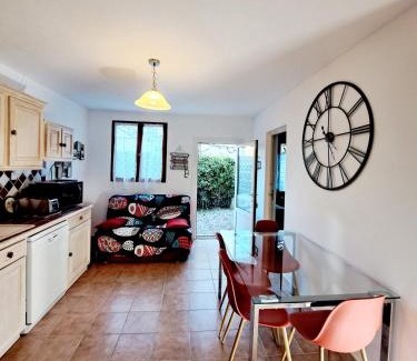 Le Brusc House | Cottage 43 m2 2 épis - Plage à 400m - PARKING Jardin TERRASSE Wifi