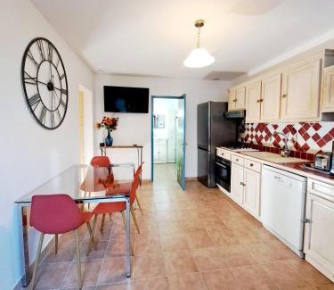 Le Brusc House | Cottage 43 m2 2 épis - Plage à 400m - PARKING Jardin TERRASSE Wifi