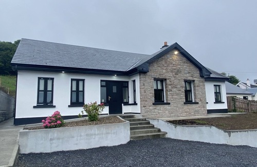 Rosscahill Cottage | Cottage 442 - Oughterard - sleeps 8 guests in 4 bedrooms