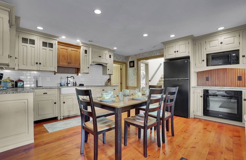 Mount Joy House | Cottage at High Cross Farms | Front Porch