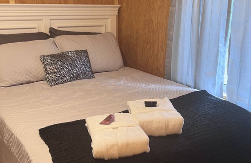 Sylvan Lake Cottage | COTTAGE AT THE LAKE