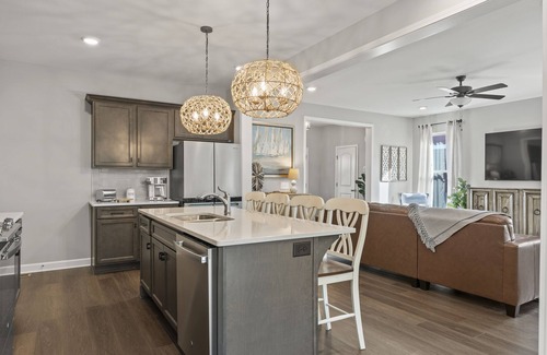 Tullahoma Cottage | Cottage at Tims Ford Lake next to/Marina/and Restaurant