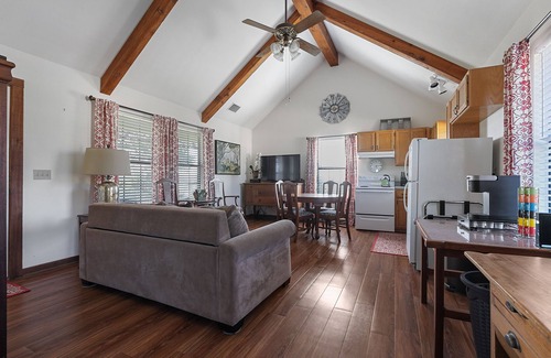 Fredericksburg Cottage | Cottage at Twin Oaks - Dog Friendly - Incredible country views