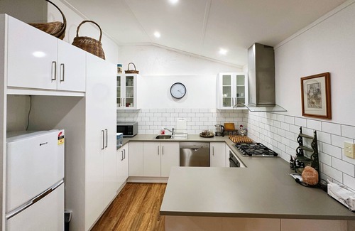 Moonta Cottage | Cottage Bliss on Moonta Main St - Your Perfect cozy Moonta getaway!