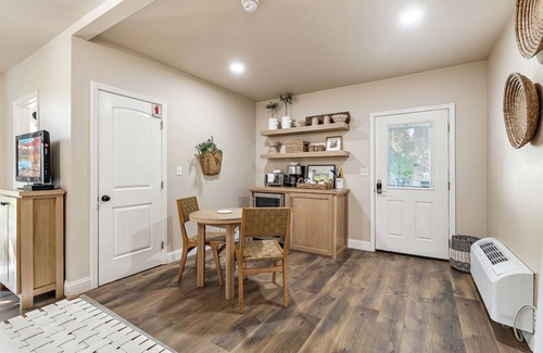 Jacksonville Cottage | Cottage C with Large Private Patio