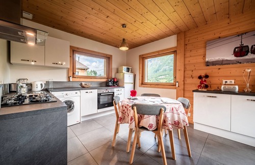 Chatillon-sur-Cluses Cottage | Cottage 'Côté Giffre' with Lake View, Private Terrace and Wi-Fi