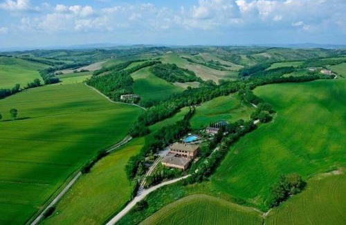 Bollano Apartment | Cottage con piscina immerso nel verde delle crete senesi
