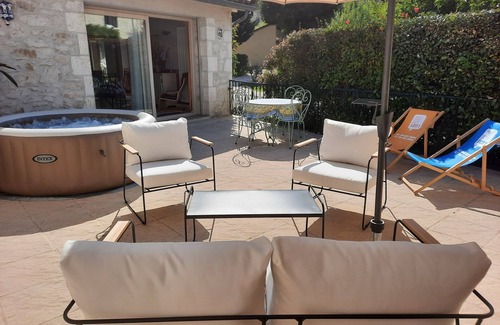 Souillac House | Cottage for 2 people with large private terrace and parking space