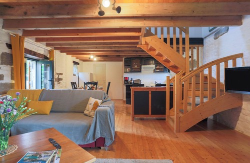 Plounerin House | Cottage 'Gîte Le Louarn' with Shared Pool, Shared Garden and Wi-Fi