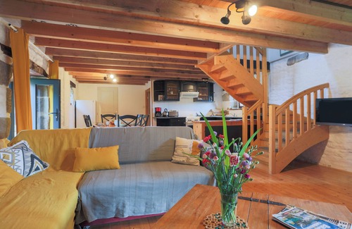 Plounerin House | Cottage 'Gîte Le Louarn' with Shared Pool, Shared Garden and Wi-Fi