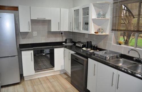 Gaborone House | Cottage Glen Lorne