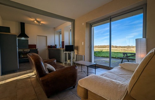 Migne Cottage | Cottage in Brenne with Terrace and Private Garage