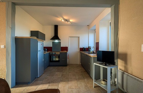 Migne Cottage | Cottage in Brenne with Terrace and Private Garage