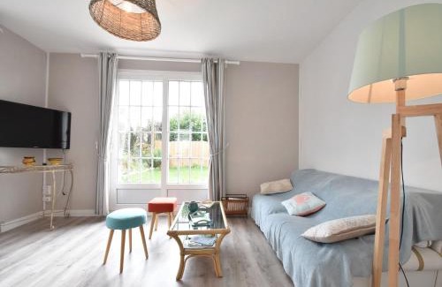 Vicq-sur-Mer House | Cottage in Cosqueville near Normandy Coast