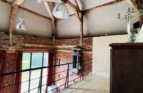 Humieres House | Cottage in the estate of a secluded castle.