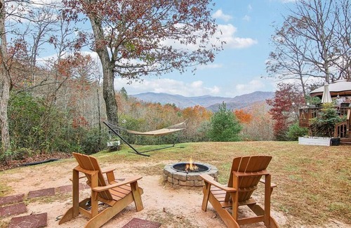 Sylva Cabin | Cottage in the Great Smoky Mountains with Spectacular Views & Farmhouse Decor