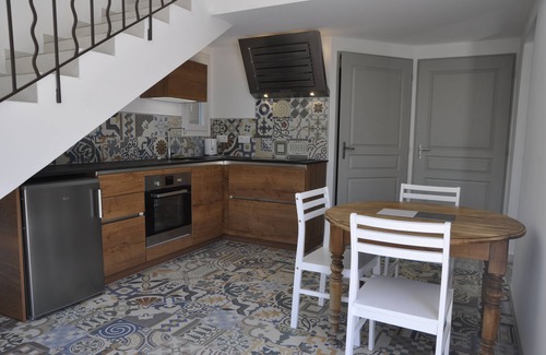 Moureze Cottage | Cottage in the middle of trees 5 km from Lake Salagou