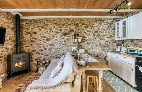 Susqueda Cottage | Cottage 'La Calma' with Mountain View, Wi-Fi and Air Conditioning