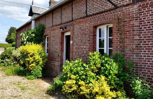 Bois-d'Ennebourg House | Cottage la Salamandre sleeps 6