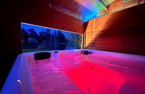 Prouilly Apartment | Cottage Le Rosie au bord du lac avec jacuzzi