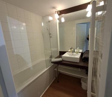 Chaveignes Apartment | Cottage Le Vau 2, draps fournis, piscine