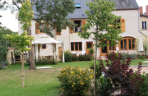 Decize Cottage | Cottage "Morvan" in park on the banks of the Loire in a small tourist town.