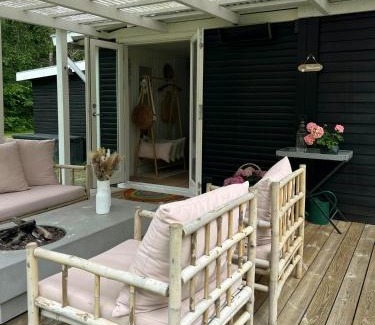 Hoensinge House | Cottage Near Beach Perfect For Families