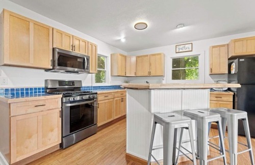 Fremont House | Cottage Near Lake James - Sleeps up to 10!