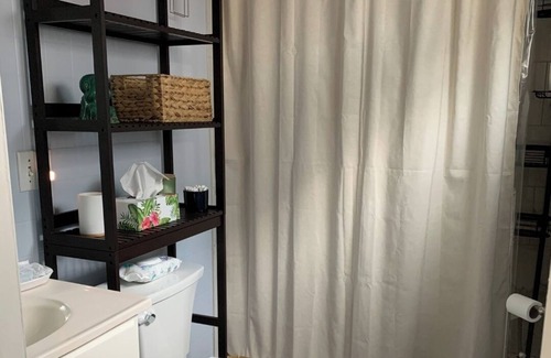 Blasdell Cottage | Cottage near the beach, downtown Buffalo, Niagara Falls and Highmark Stadium