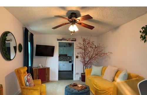 Blasdell Cottage | Cottage near the beach, downtown Buffalo, Niagara Falls and Highmark Stadium