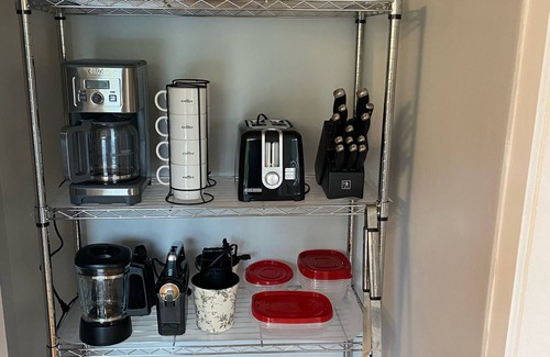 Newport East House | Cottage nestled between beaches and minutes to Newport