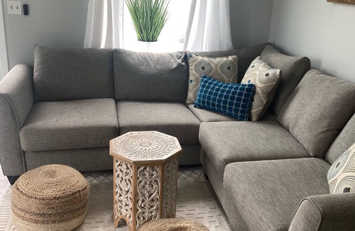 Newport East House | Cottage nestled between beaches and minutes to Newport