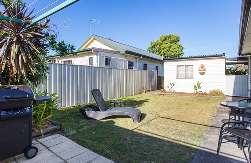 Forster House | Cottage on Bruce nestled between lake and ocean