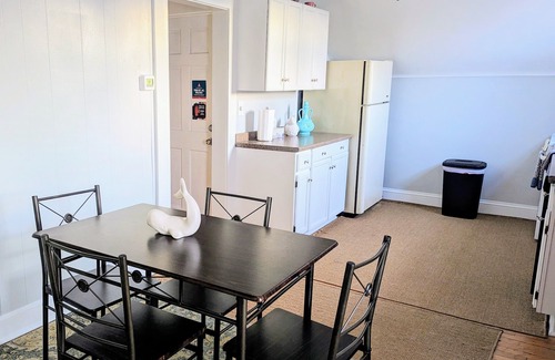 Lakewood Apartment | Cottage on Cove - Private Apartment near Lake Erie & Downtown