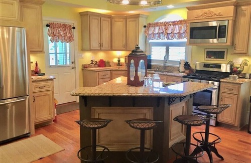 Macon House | Cottage on Lake Tobesofkee-225 ft Shore-Great Views